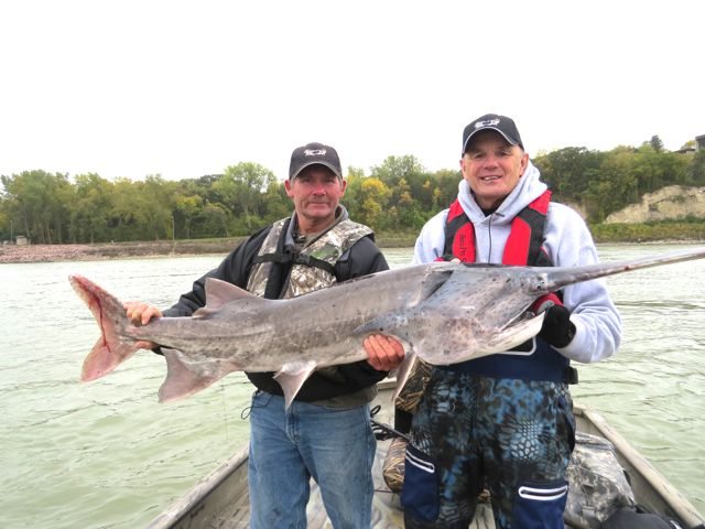 pic-marlyn-gary-44-lb-paddlefishjpg