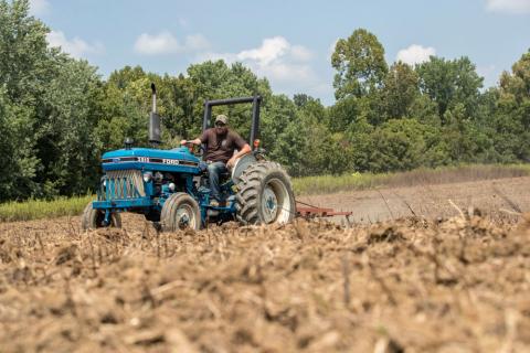 The Gamekeepers of Mossy Oak Two Tips for Improving Food Plot Soil Quality Todd Amenrud